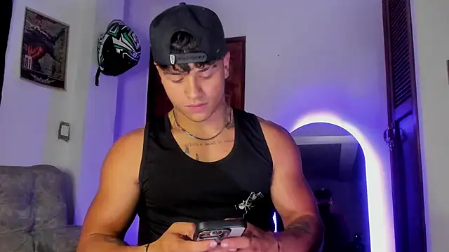 Dominic_Biker__ Show in webcam
