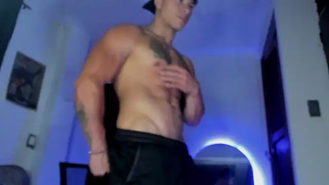 Show modela Dominic_Biker__ na web-kameri