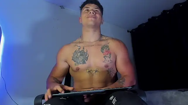 Show modela Dominic_Biker__ na web-kameri