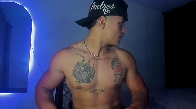 Pokazy przed kamerką – Dominic_Biker__