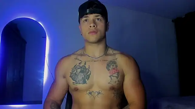 Pokazy przed kamerką – Dominic_Biker__