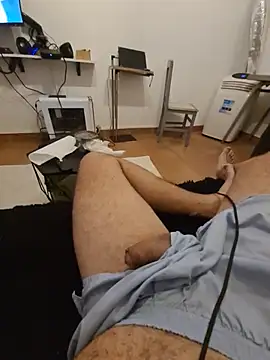 Elmike92 Show in webcam