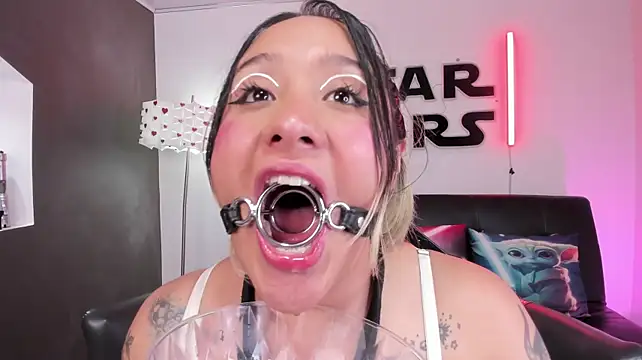 miss_danika's Webcam Show