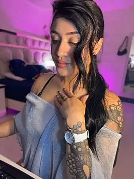 lucianaroy Adlı Modelin Canlı XXX Sohbeti