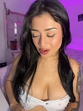 lucianaroy Adlı Modelin Canlı XXX Sohbeti