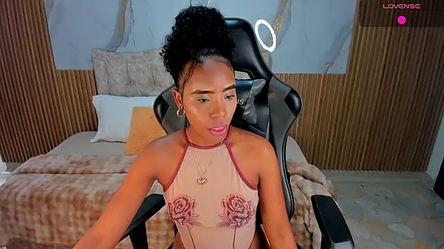 lia_16 Show in webcam