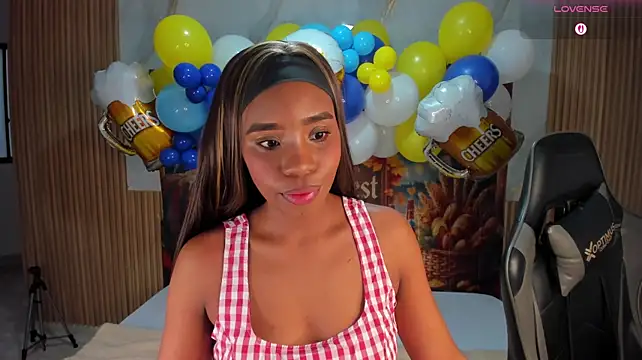 lia_16 Show in webcam