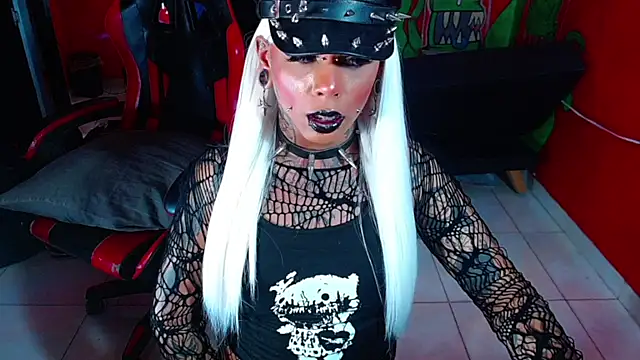 Monstermarcelinx: διαδικτυακό σόου στην κάμερα