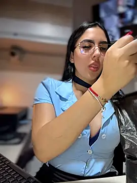 I_AM_SOPHIE_ Show in webcam