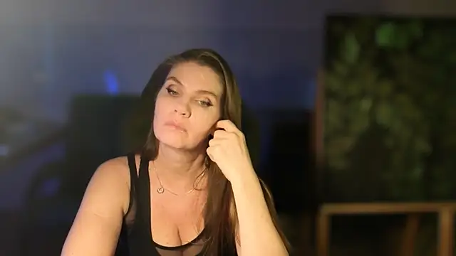 צ'אט XXX בשידור חי של NoNudeElie