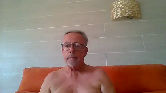 tuggy59: διαδικτυα κό σόου στην κάμερα