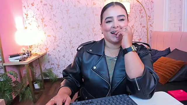 taylor_bennet's Live XXX Chat