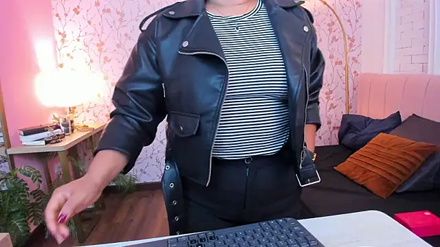 taylor_bennet Adlı Modelin Canlı XXX Sohbeti