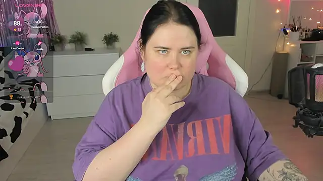 Pokazy przed kamerką – Akemi_BBW