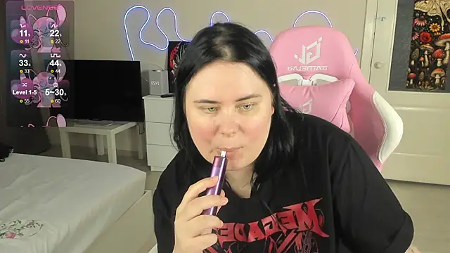 Chat +18 de Akemi_BBW ao vivo