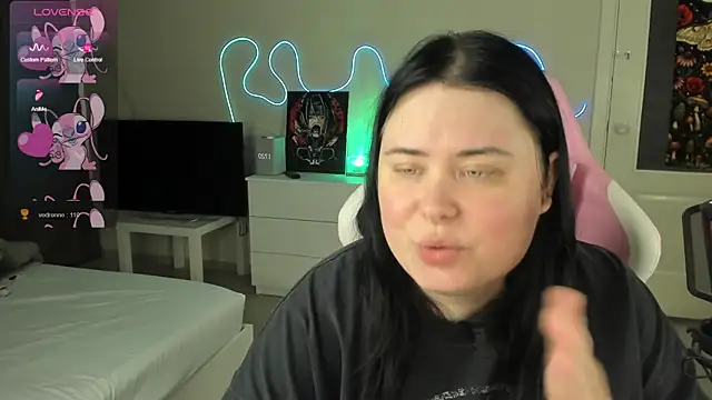 Akemi_BBW Chat XXX live