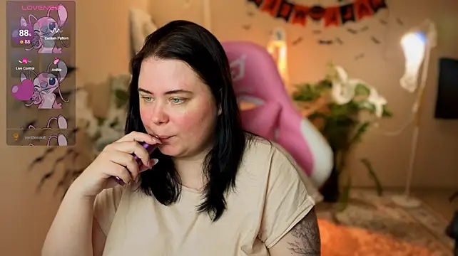 Akemi_BBW Show in webcam