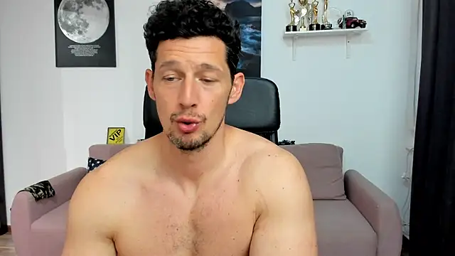 BrutusK08 webkamerás műsora