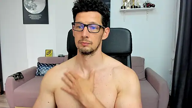 BrutusK08 Webcam show