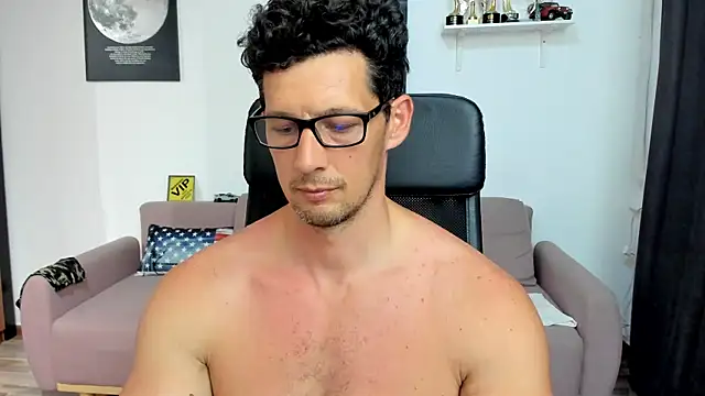 BrutusK08 Show in webcam