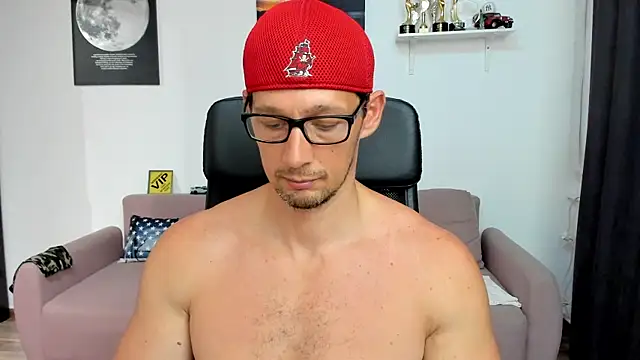 BrutusK08 Webcam show