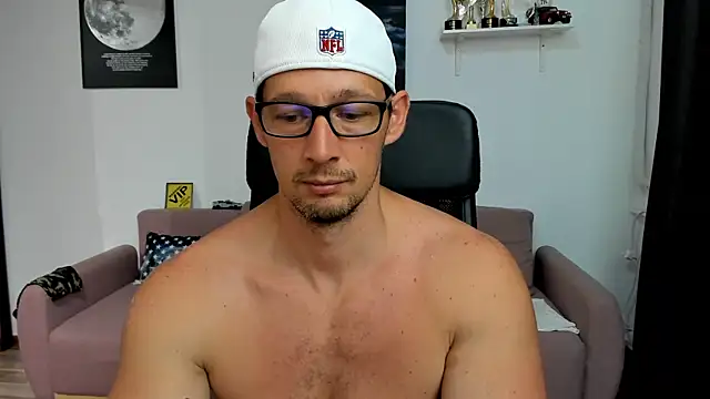 BrutusK08 Webcam show