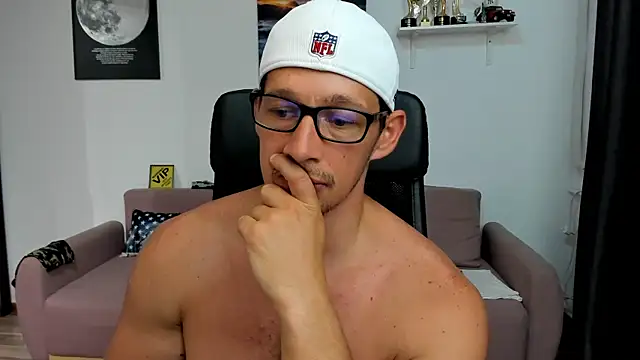 BrutusK08 Webcam show