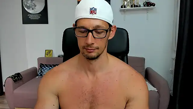 BrutusK08 Webcam show