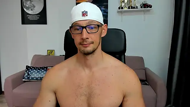 BrutusK08 Show in webcam