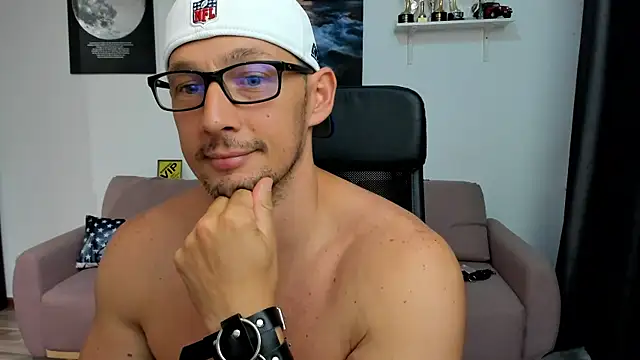 BrutusK08 Webcam show