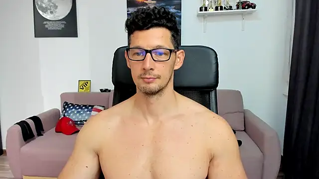 BrutusK08: διαδικτυακό σόου στην κάμερα