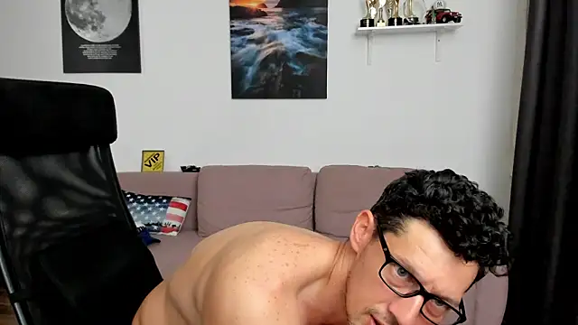 Show modela BrutusK08 na web-kameri