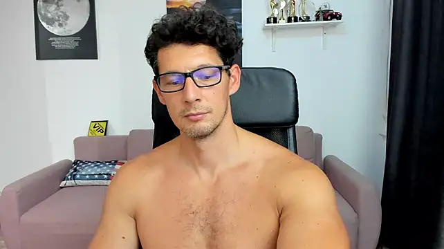 BrutusK08: διαδικτυακό σόου στην κάμερα
