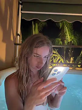 Pertunjukan Kamera Web EvieEvans