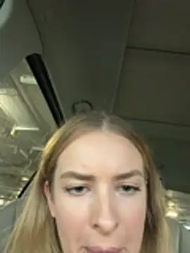 Pertunjukan Kamera Web EvieEvans