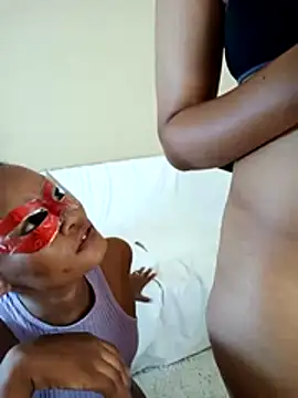 CaramelLesbianFemmXXX25: вебкам-шоу