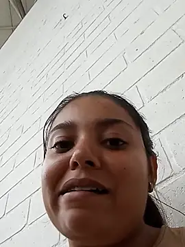 stefanie010 Adlı Modelin Canlı XXX Sohbeti