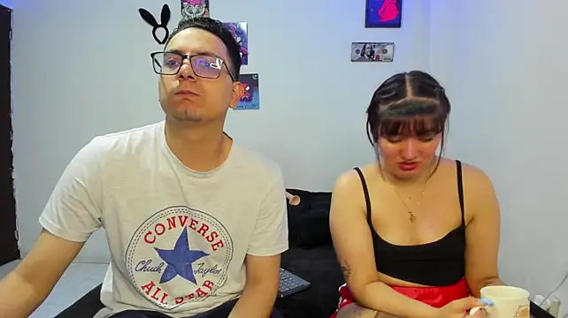 sebas_n_laura Show in webcam