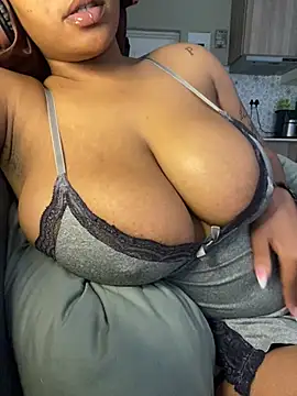 YellowHoneyDip's Live XXX Chat