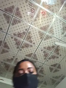 Dil-Ka-Radhika Adlı Modelin Web Kamerası Şovu