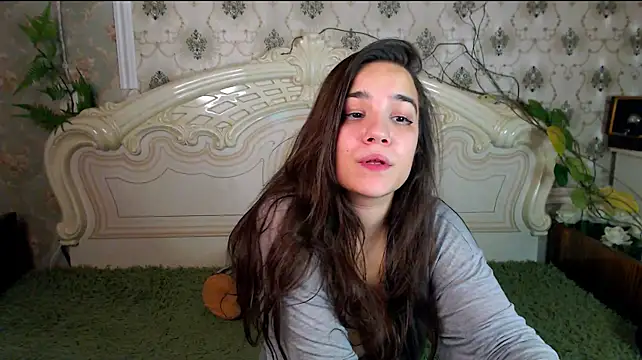 Tiny_Witch Show in webcam