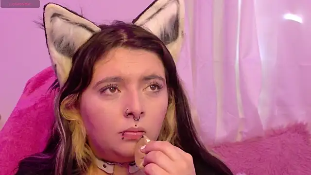 Chat +18 de Sachi_Meow ao vivo