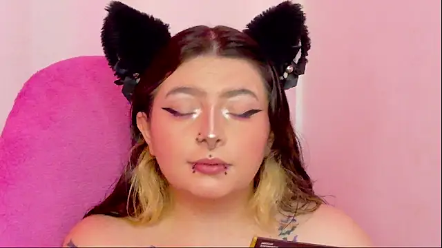 XXX chat uživo modela Sachi_Meow