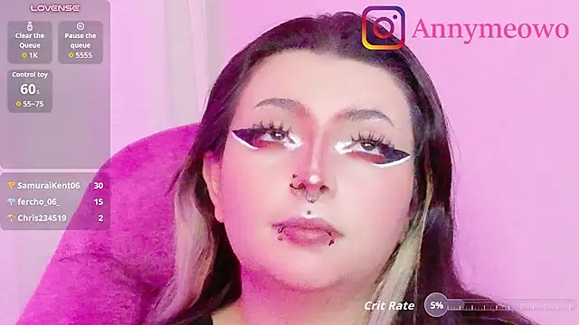 Sachi_Meow: διαδικτυακό σόου στην κάμερα