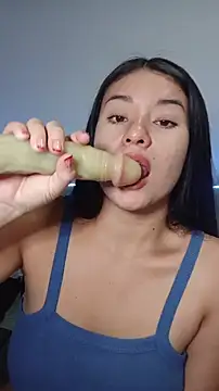 tara20_'s Webcam Show