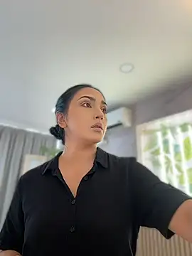 LIAH_IZUMI Adlı Modelin Canlı XXX Sohbeti