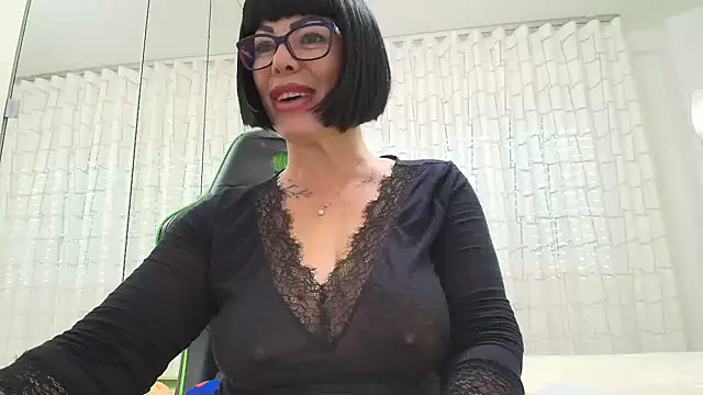 __NinaのライブXXXチャット