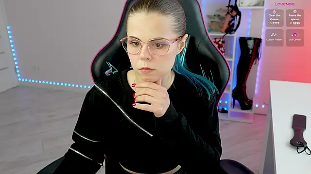 دردشة QueenAliceX الجنسية المباشرة