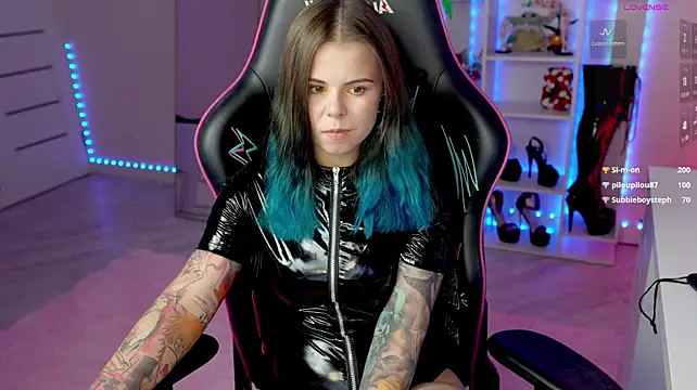 Show modela QueenAliceX na web-kameri