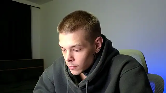 DENIS_HERE webkamerás műsora